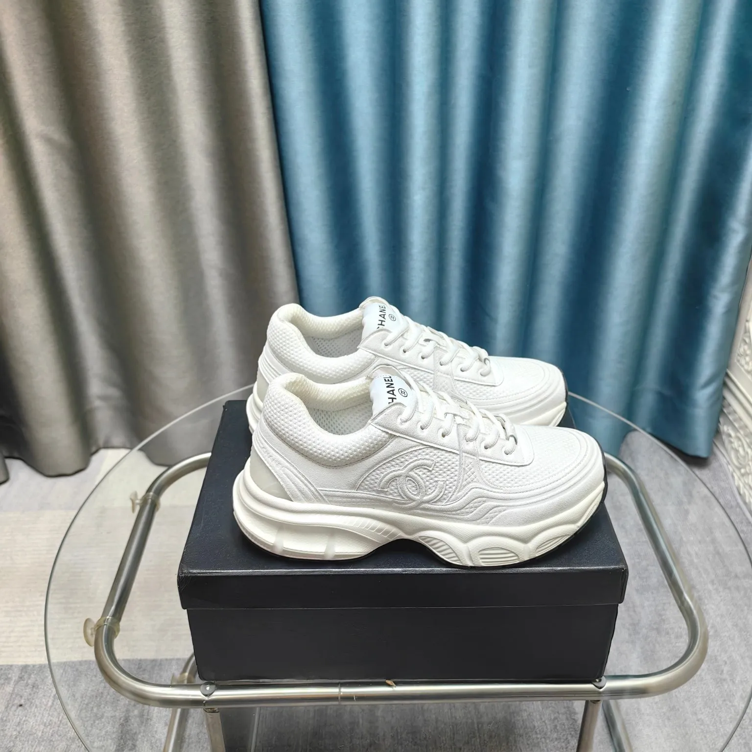 p680🐮🐮Chanel Chanel dad shoes, men and women couples - 2025 counter top casual sports shoes This classic design; the upper is electro-embroidered with a variety of techniques; the outsole is fashionable and sporty; it is unusual to incorporate a variety of color matching elements... The diversified mix and match is very beautiful and versatile, casual, fashionable, sports and outdoor can be taken into account... ꫛꫀꪝ Go➫ Material: ❶Upper is made of: Original imported first-layer silk cowhide + original waterproof cloth + original first-layer cowhide ❷Inner lining: original sheep lining + mesh ❸Outsole based on: original TPU combination outsole Special counter boutique packaging complete set for women 35–41